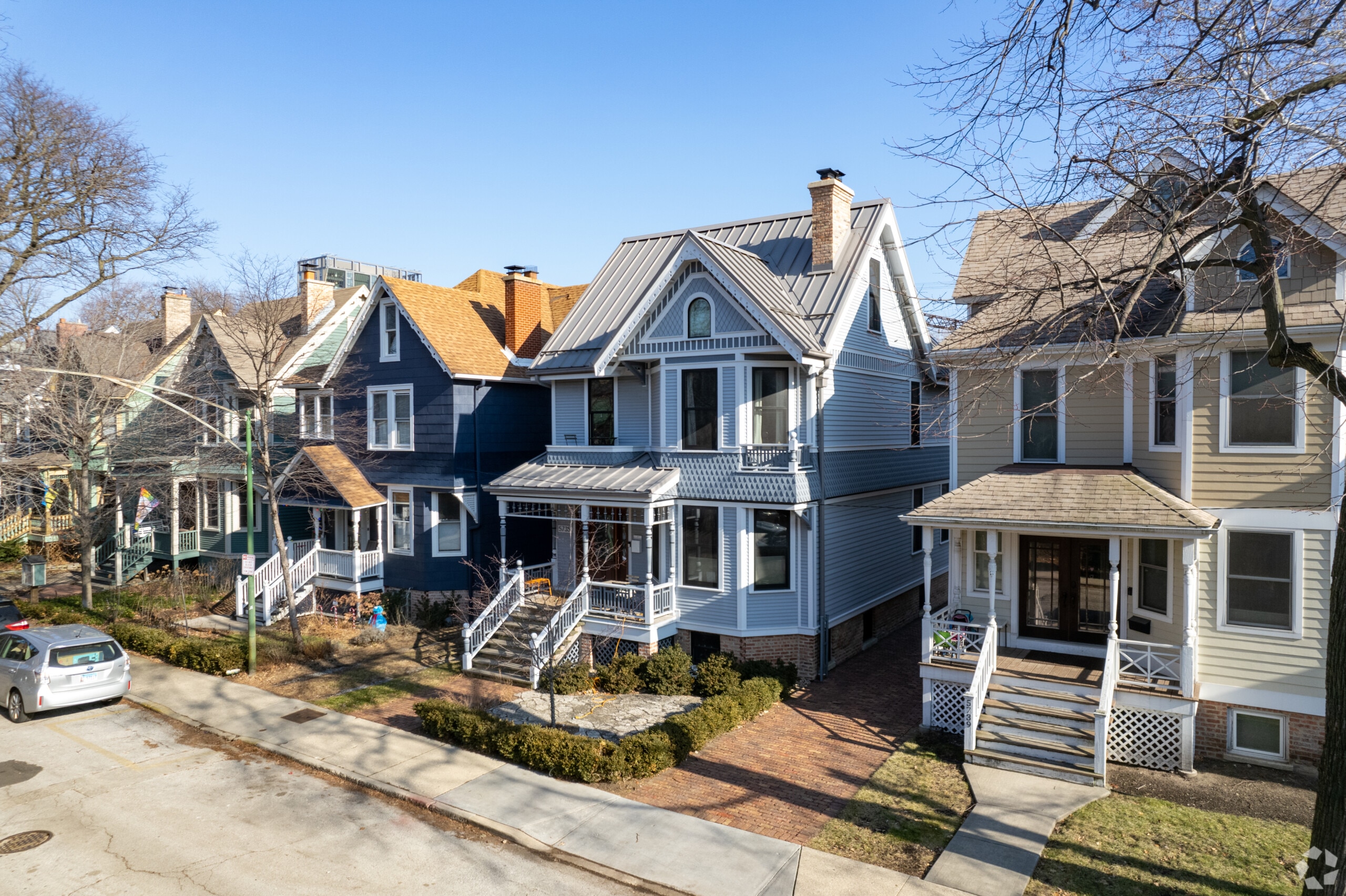 Three houses in the Hyde Park neighborhood of Chicago, Illinois.