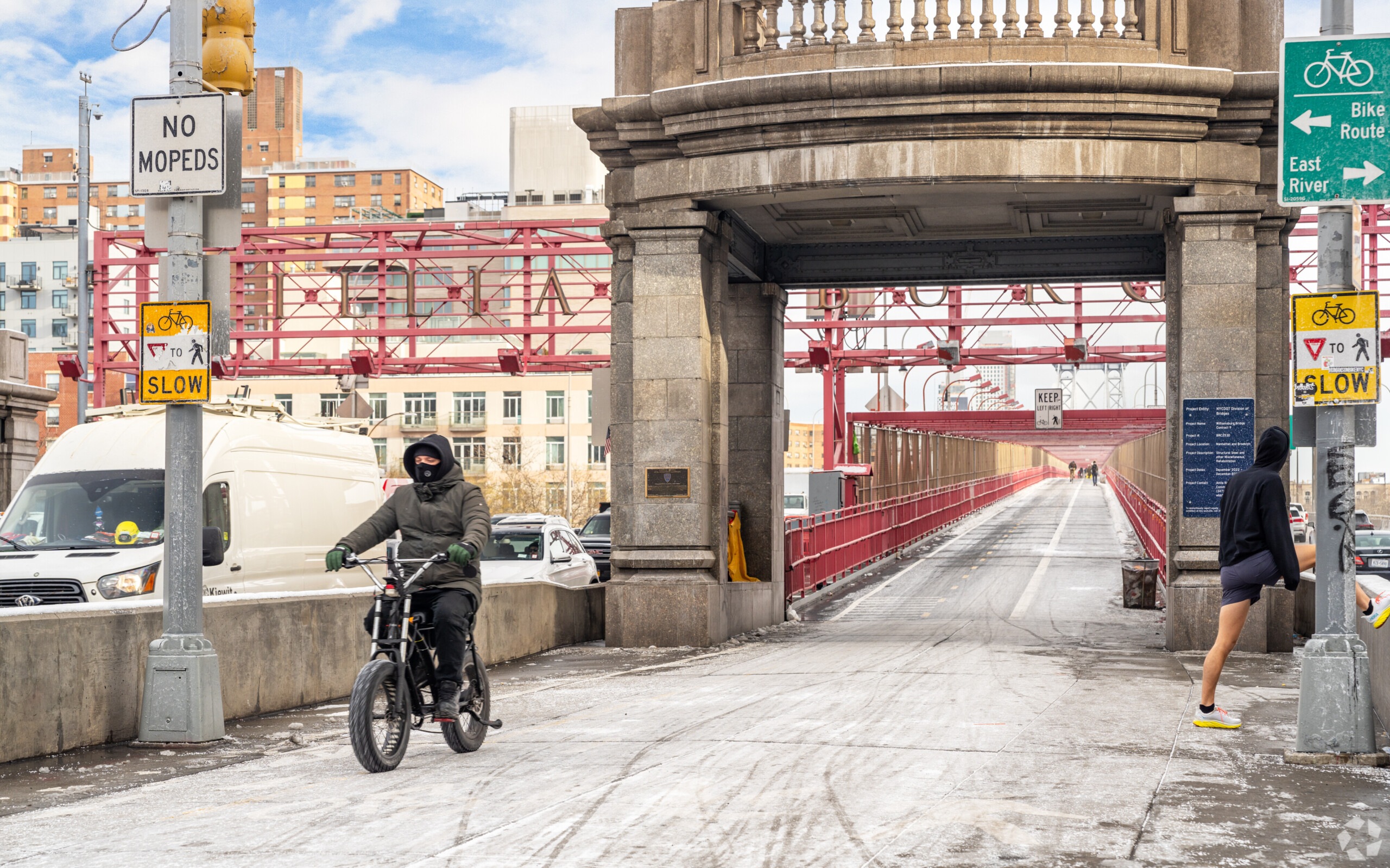 The Williamsburg Bridge connects Brooklyn and Lower East Side with its walking & cycling paths.
